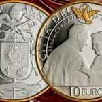 euro monete vaticane 2023 bergoglio ratzinger san giovanni evangelista san giacomo maggiore oro argento proof