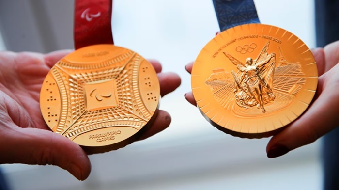 medaglie olimpiche per parigi 2024 oro argento bronzo acciaio torre eiffel esagono premio sport