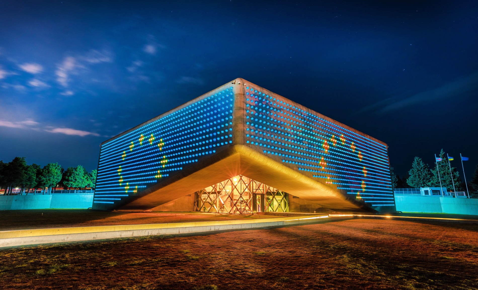 georgia lari banconota 2025 progresso indipendenza europa tblisi stalin
