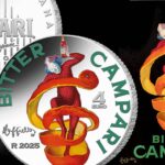 4 euro argento campari moneta collezione ipzs 2025 leonetto cappiello grafica pubblicità spiritello liquore cocktail americano negroni alcolico bitter icona milano da bere moda fashion