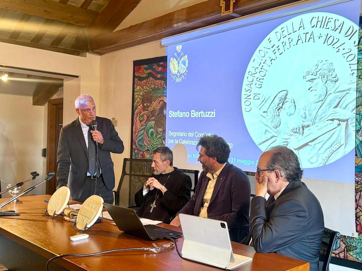 medaglia del millenario abbazia grottaferrata chiesa di santa maria loredana pancotto umberto moruzzi stefano bertuzzi accademia numismatica italiana comitato numismatico italiano omea