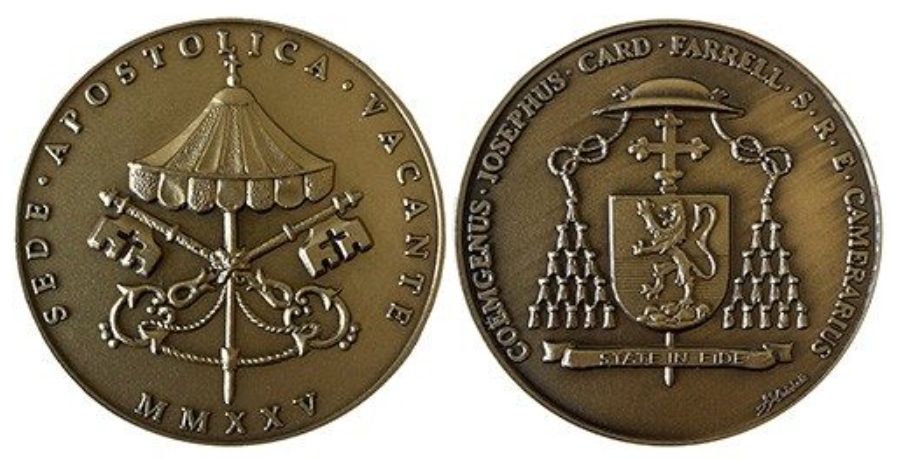 medaglia ufficiale della sede vacante 2025 cardinale camerlengo jopesh kevin farrell papa leone XIV padiglione chiavi san pietro vaticano amalia mistichelli oro argento bronzo monete euro collezione novità