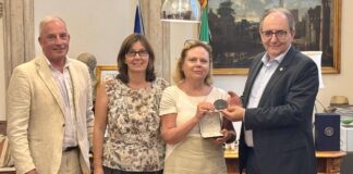 medaglia della curia iulia senato roma impero giulio cesare dono ministero della cultura umberto moruzzi stefano bertuzzi alfonsina russo colosseo